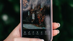 Motorola Edge 80 un design premium et une fiche technique équilibrée